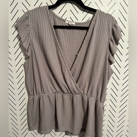 Maurices Gray Peplum Flutter Sleeve Top - Picture 2 of 9